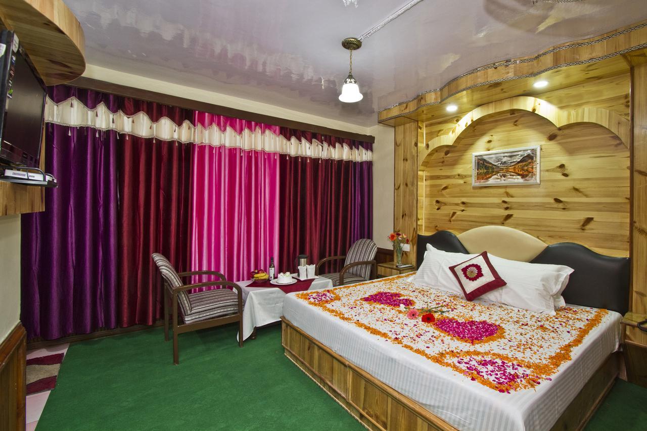 Hotel Vikrant Manāli Esterno foto