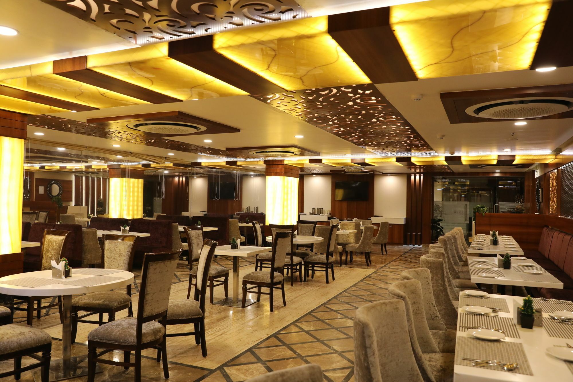 Hotel Vikrant Manāli Esterno foto